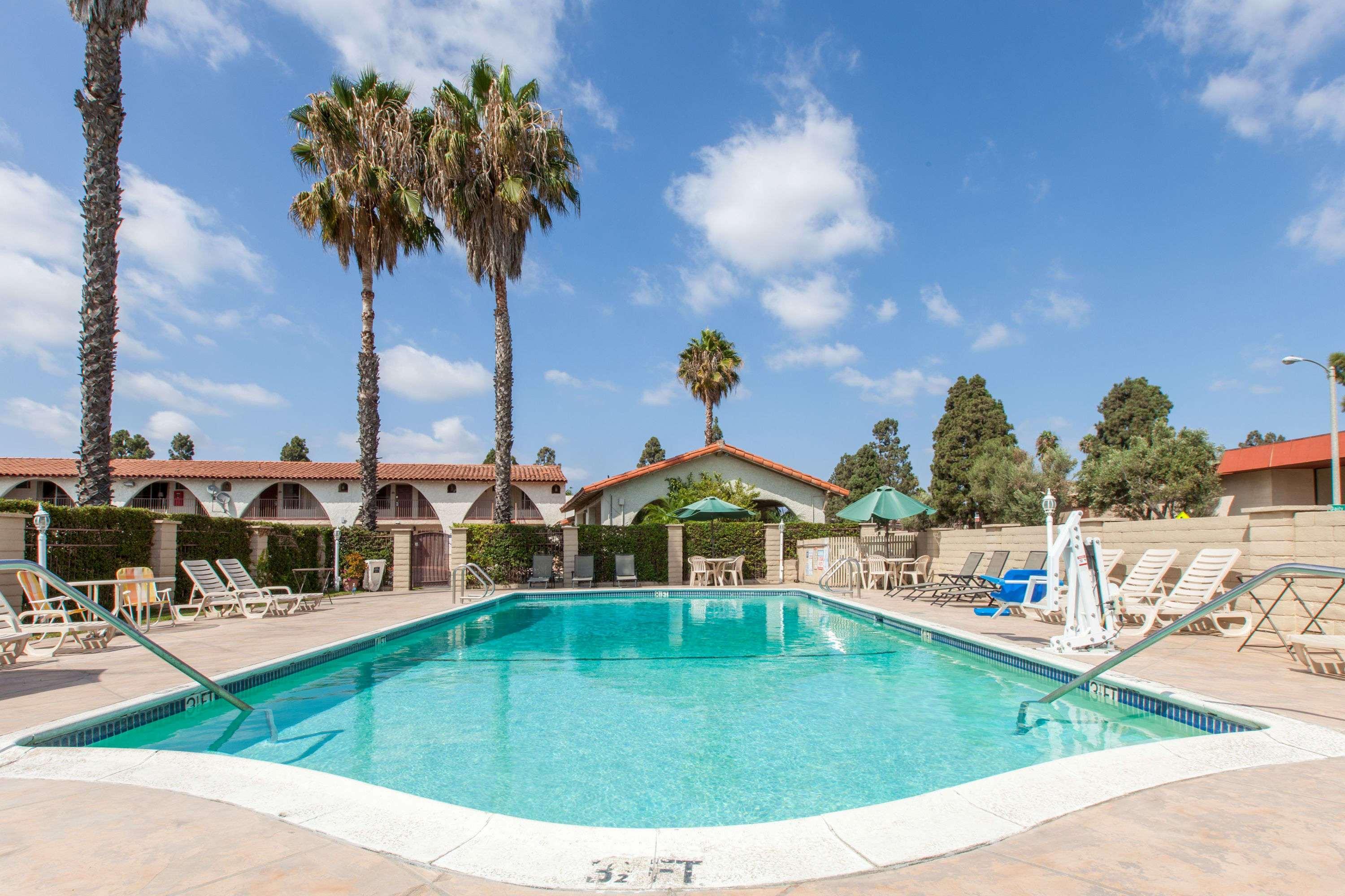 Days Inn By Wyndham Camarillo - Ventura Exterior photo